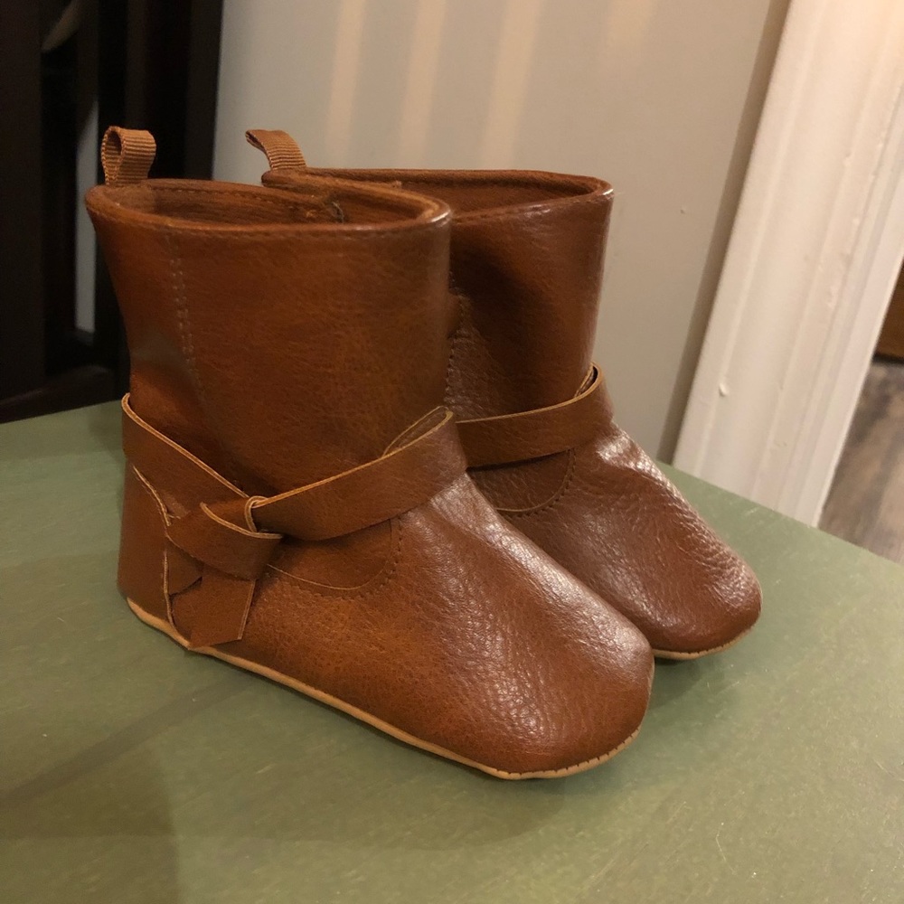 Baby girl boots WORN ONCE. Size 12-18M